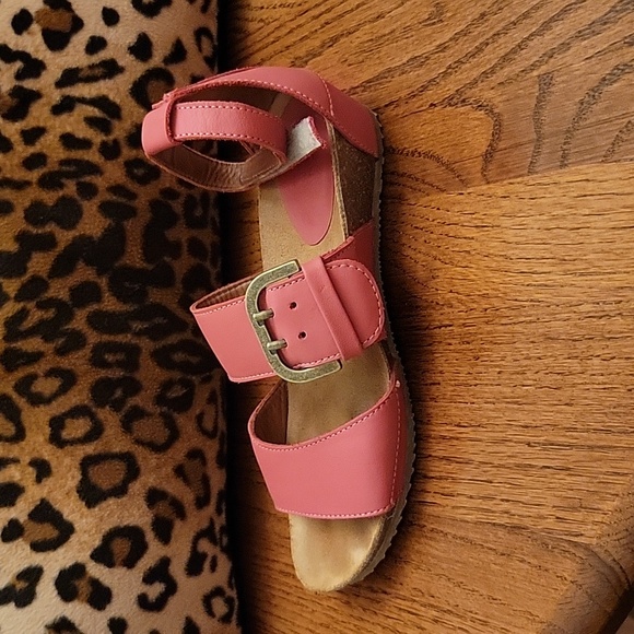 Sergio Tomani | Edina Rojo Sandals in US Size 7.5/European Size 38 - Picture 10 of 16